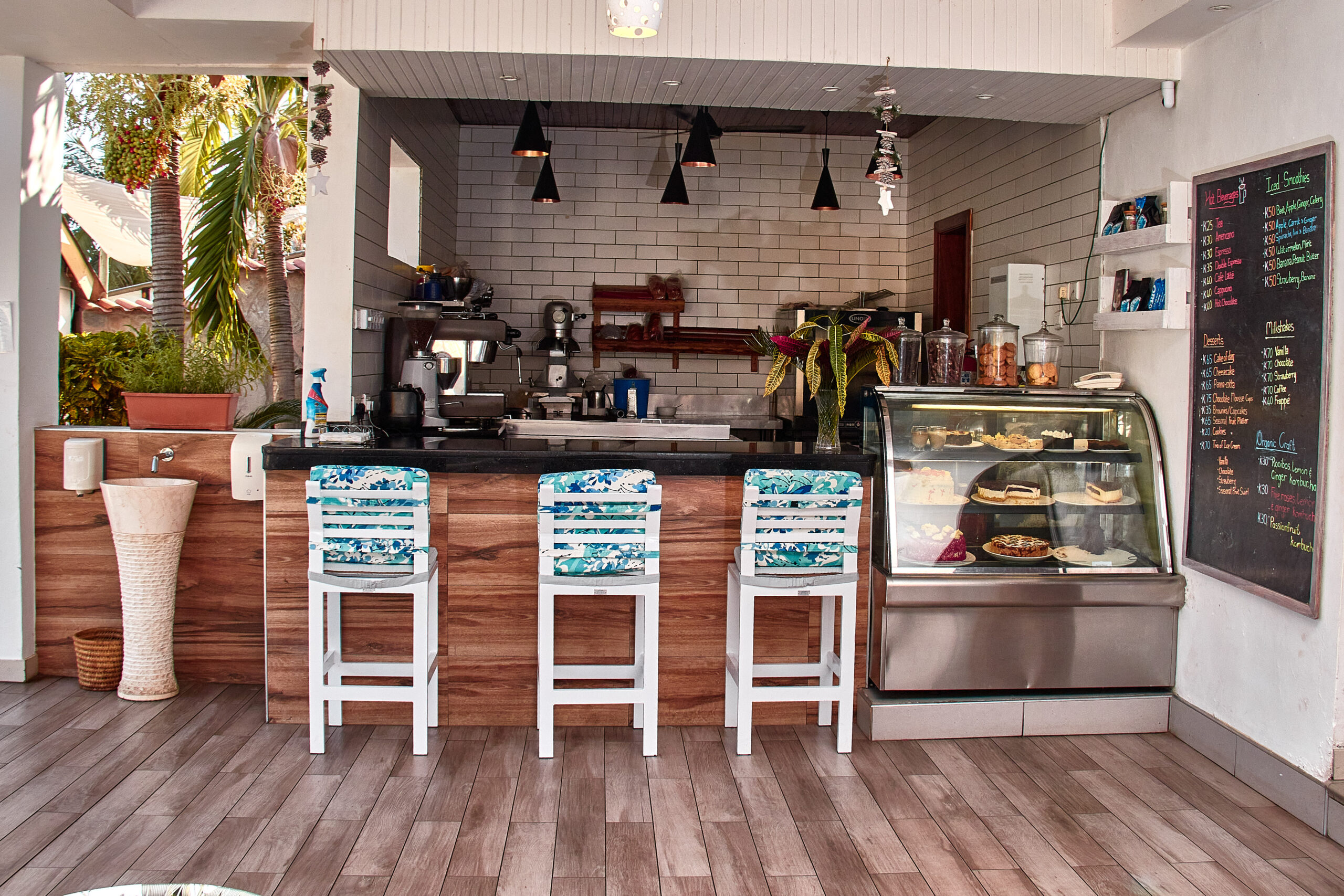 Bar and cafe photo 9